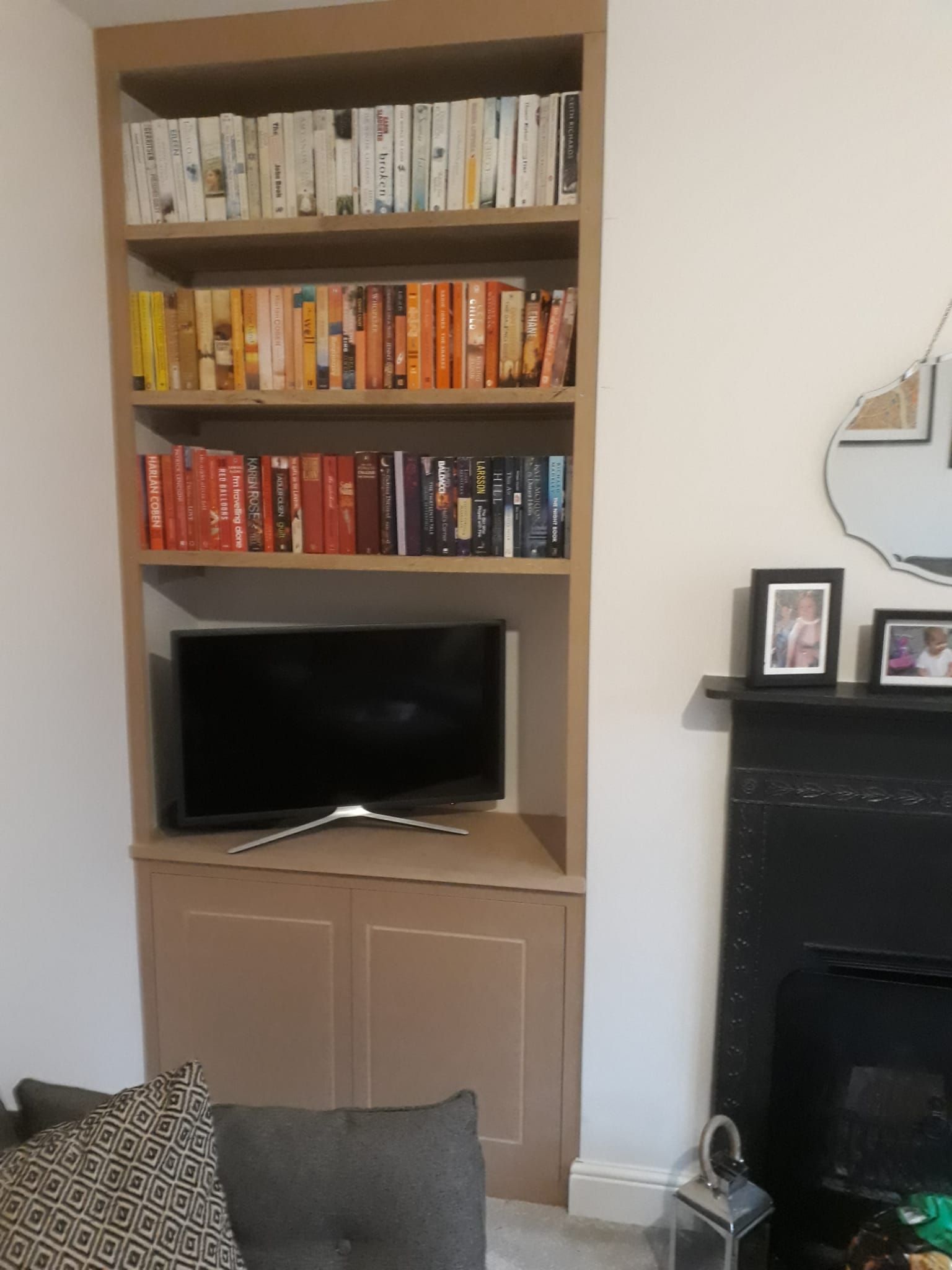 Alcove shelving — reception room